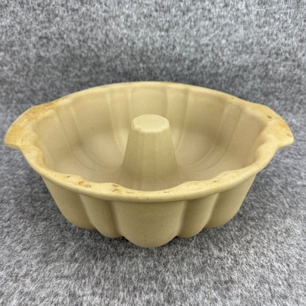 ✅The Pampered Chef Stoneware Fluted bundt cake pan Dessert Baking/Cooking